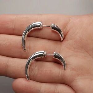 THE HORN DOUBLE SIDED EARRING